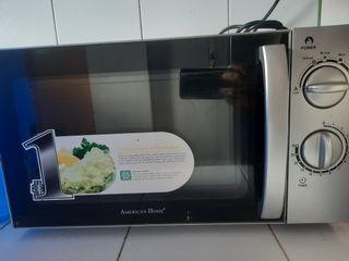 For Sale: Microwave Oven (American Home)