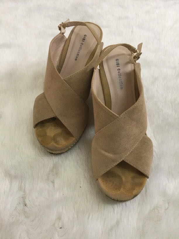 nude wedges