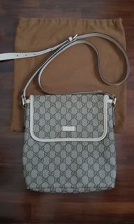 (Category: ) located in . Submitted by bags.decluttering (Listing ID 1036476783, Image 1). Description: .