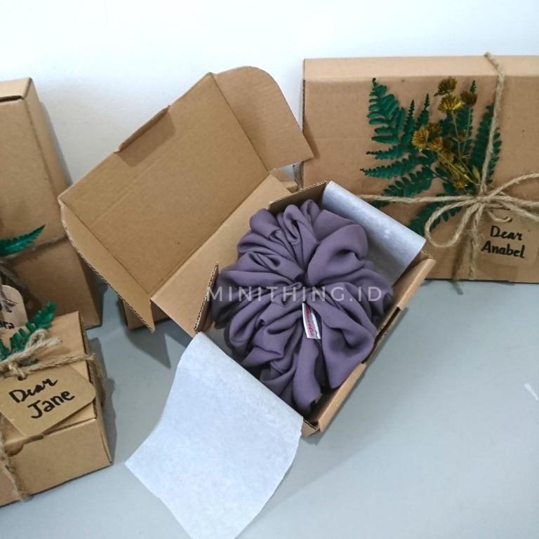 Hampers Gift Box Set Hijab Scrunchie Serba Serbi Others Di Carousell