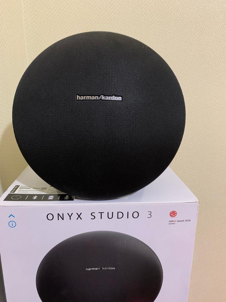Harman kardon onyx 3 second top