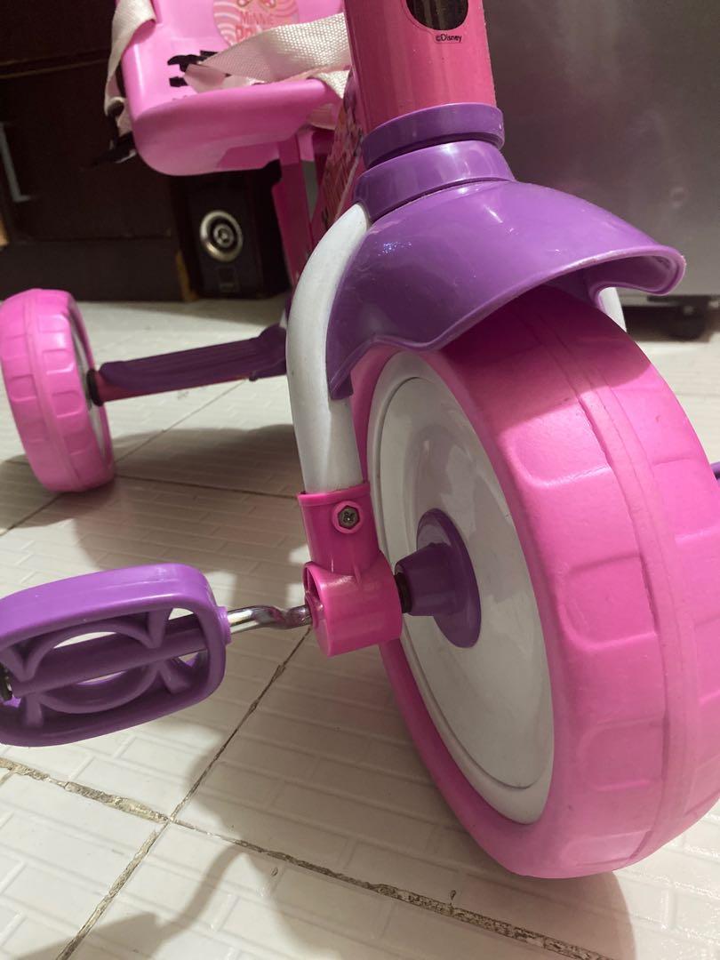 Pink bike kids (Category: Babies & Kids Fashion) located in Quezon City. Submitted by dragonbabysami (Listing ID 1036545979, Image 3). Description: Used but not abused. Matibay po siya and d masyado nagamit kasi 3rd floor kami nakatira. Kaya malinis pa TIL now ung gulong nia. .