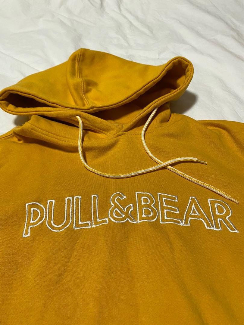 Pull and store bear yellow jumper
