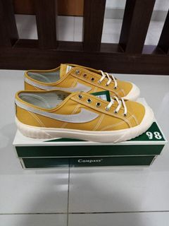 Compass Gazelle Low Black White Fesyen Pria Sepatu Sneakers Di Carousell