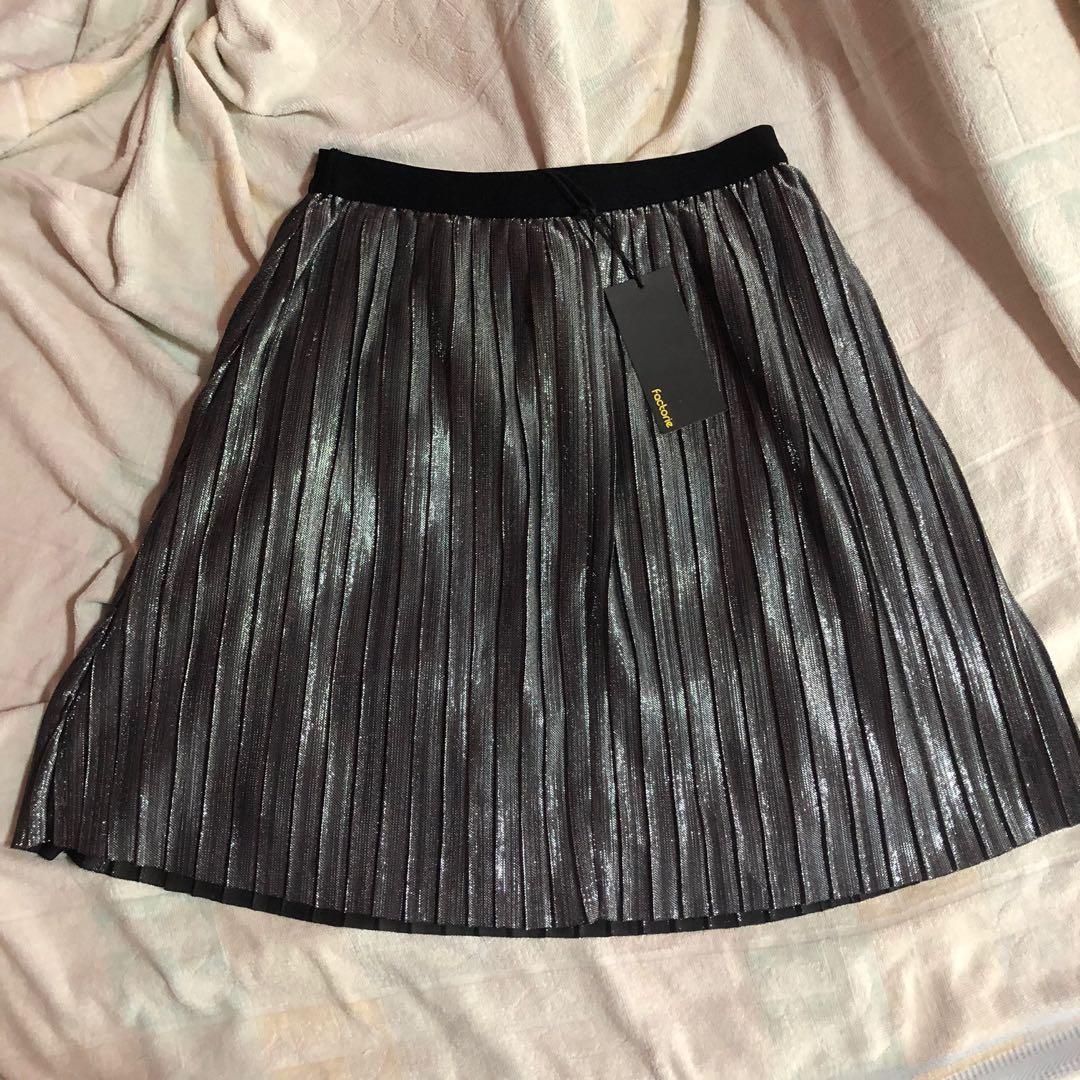 Black pleated skirt factorie online