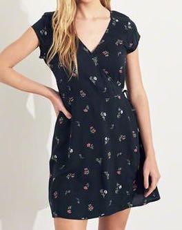 hollister navy floral wrap dress, Women's Fashion, Tops, Sleeveless on  Carousell