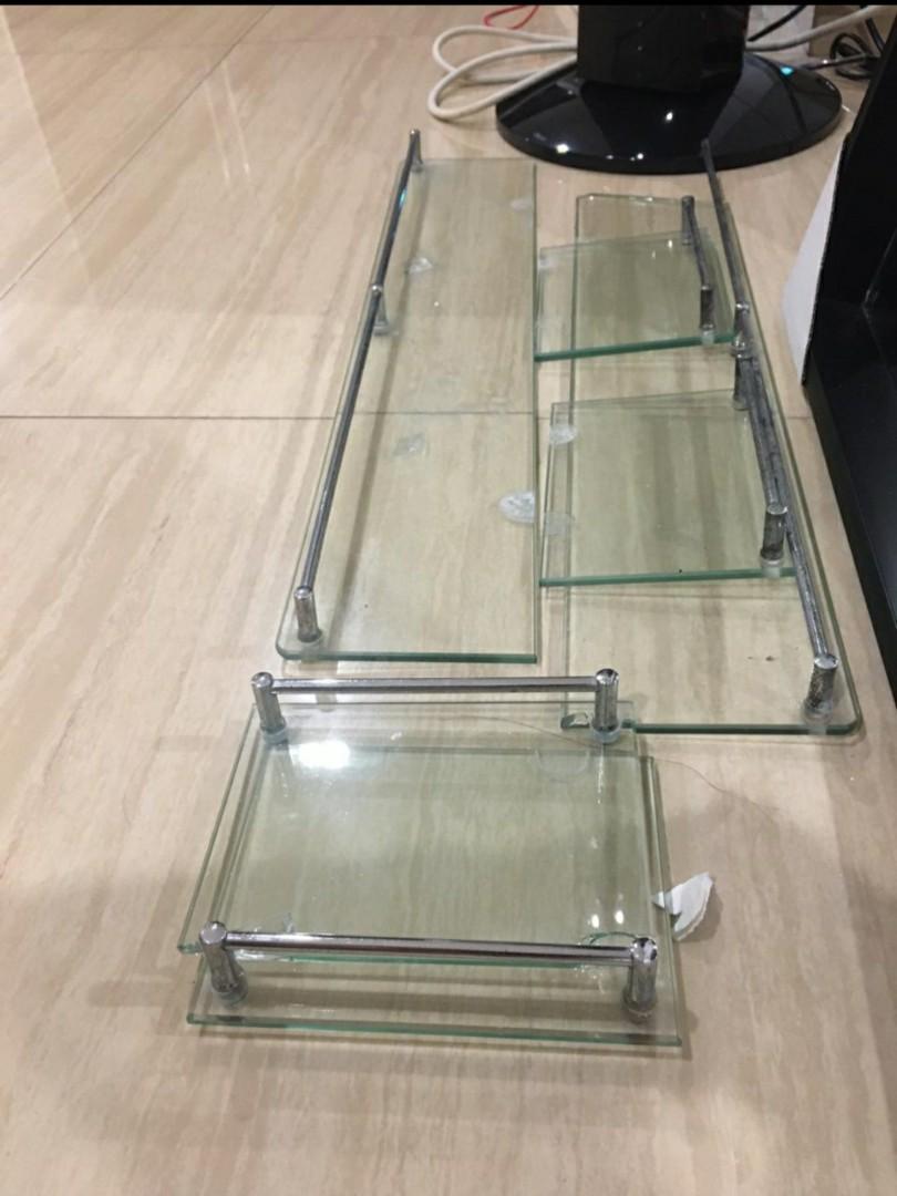 Kaca Kamar Mandi + Ambalan, Perabotan Rumah di Carousell