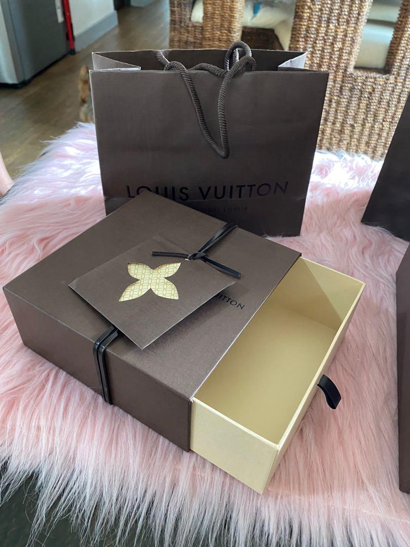 Louis Vuitton, Louis Vuitton paper bag & box. LV 2016, eva box