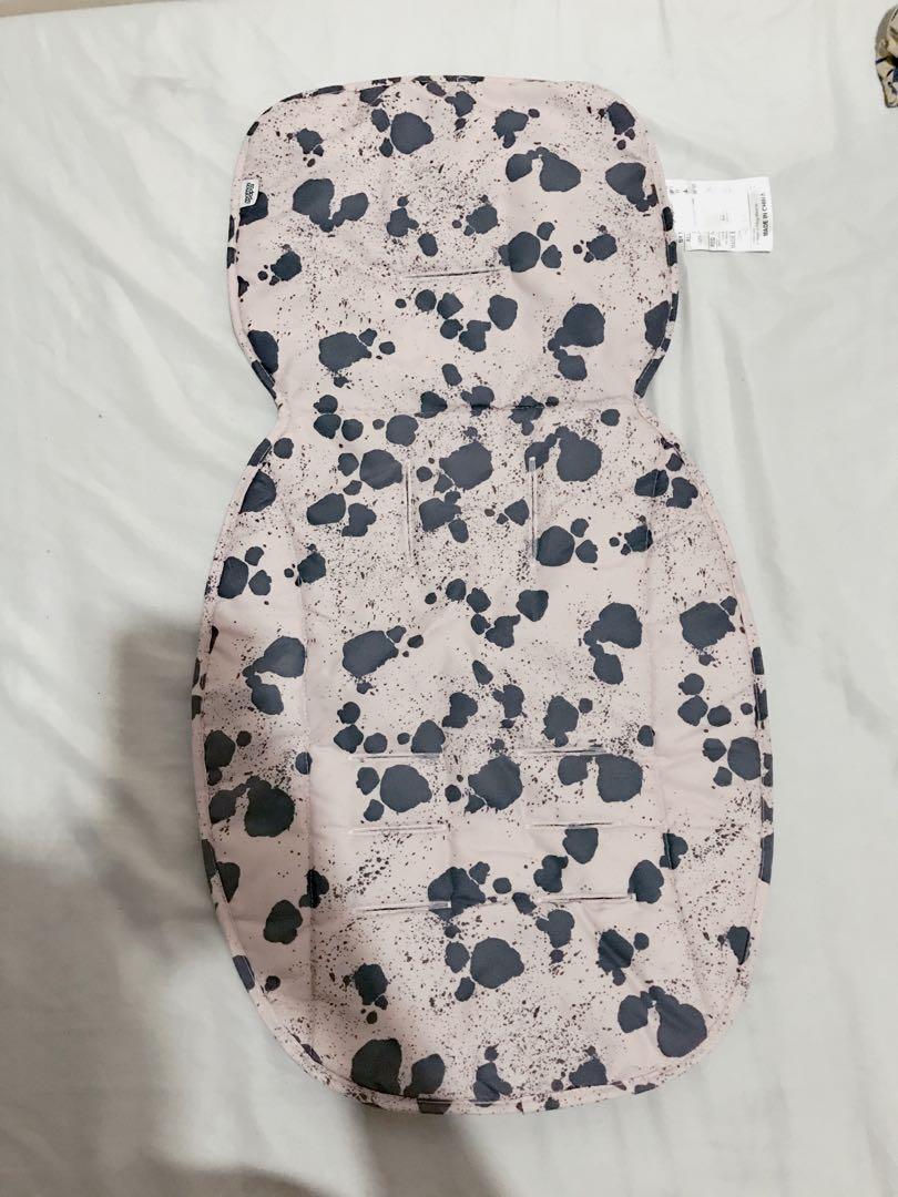 MAMAS & PAPAS | Stroller liner (Category: Strollers) located in Pasig City. Submitted by __muted (Listing ID 1036711543, Image 2). Description: Barely used. Almost new. Original price: 1599.