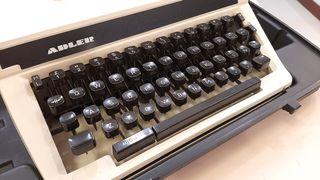 MINT Condition ADLER Gabriele 13 Typewriter