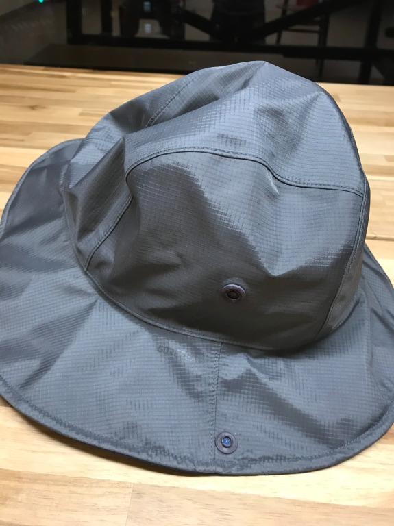 Montbell 登山帽 圓盤帽 灰綠色日本購入 Goretex 運動休閒 戶外休閒在旋轉拍賣