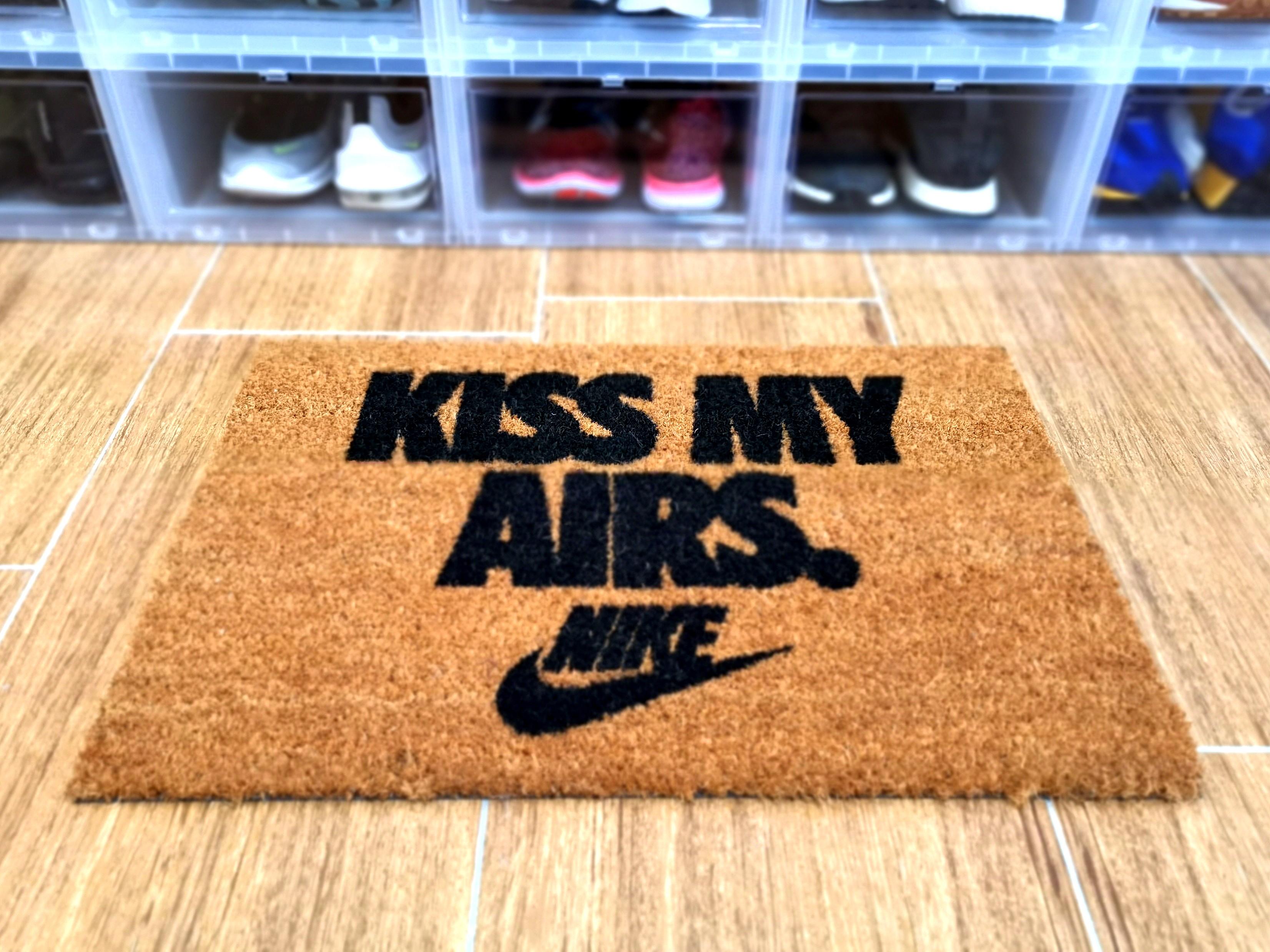 Leerling partitie Haalbaarheid Nike Kiss My Airs Doormat, Men's Fashion, Watches & Accessories, Cap & Hats  on Carousell