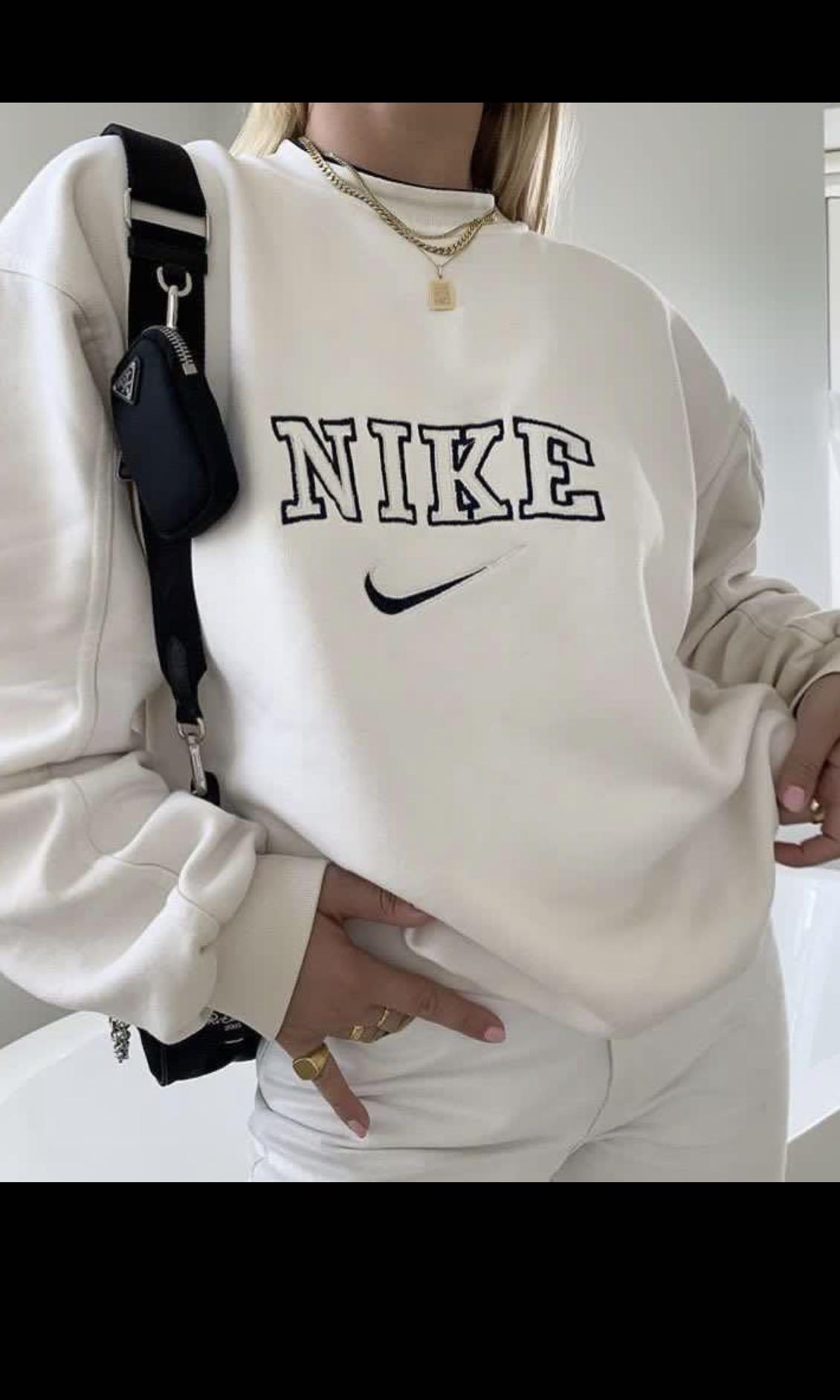 white nike spell out sweatshirt