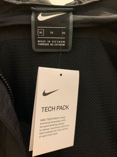 nike jacket that turns into a bag