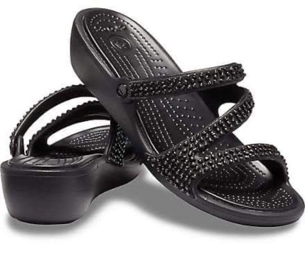 ORIGINAL Crocs Slipper Womens (Category: Flats & Sandals) located in Manila. Submitted by ave.ida (Listing ID 1036787271, Image 2). Description: RFS: Not fit BRAND NEW WITH TAG NEVER USED ORIG PRICE: 1999 Selling very low.