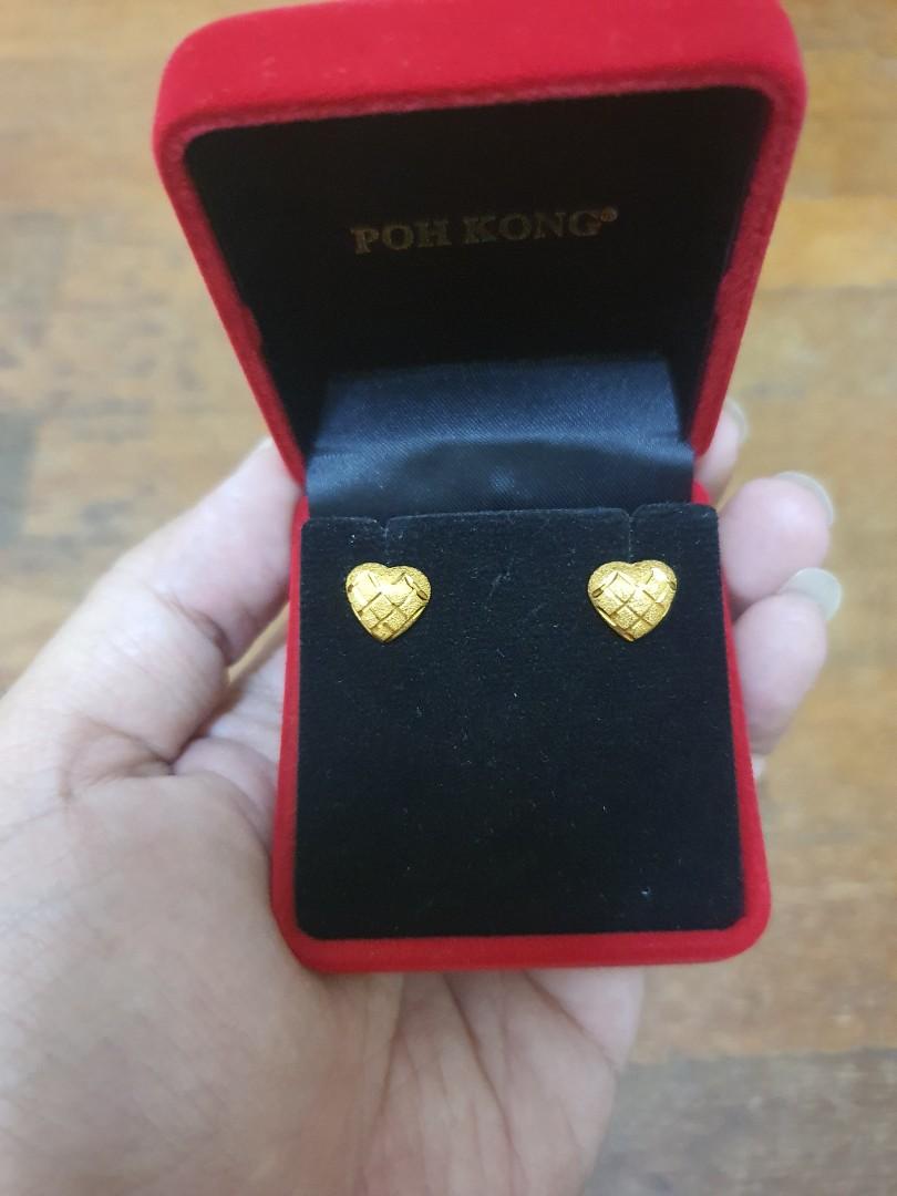 Poh kong top gold earring