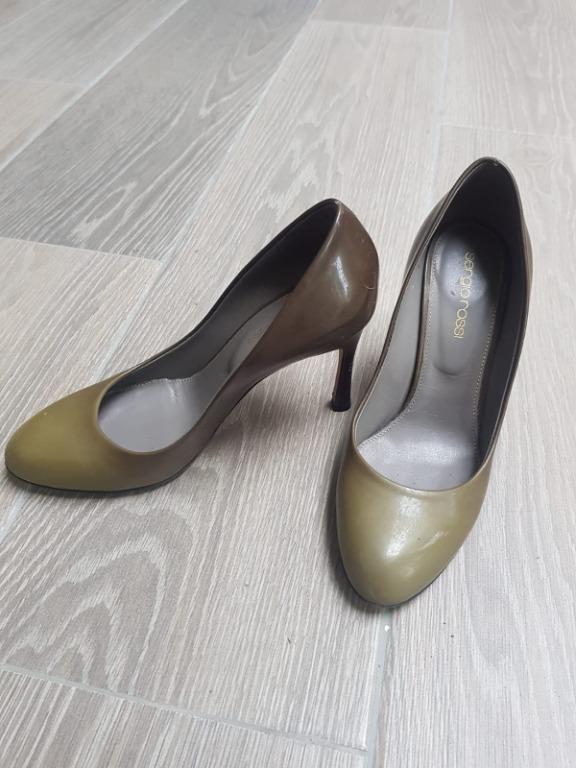 SergioRossi (Category: Heels) located in Singapore. Submitted by hiroxyz (Listing ID 1036680821, Image 1). Description: Authentic. Rare colour. Good condition. Actual size is 35.5. .