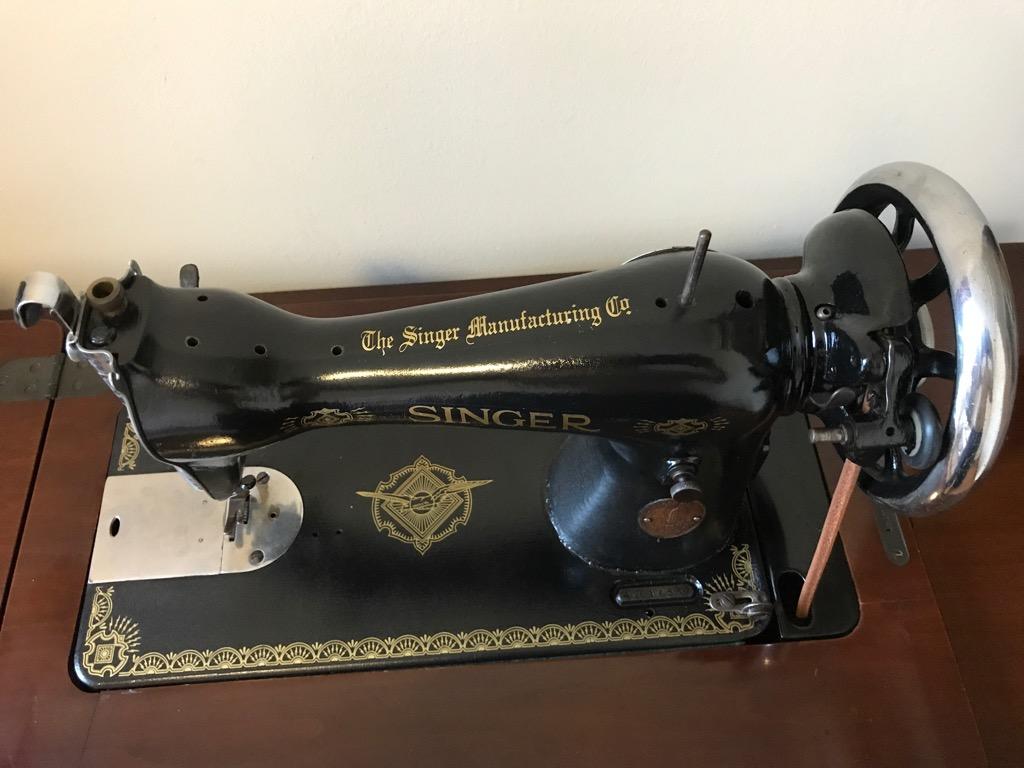 SINGER vintage sewing machine 1945 model, Hobbies & Toys, Memorabilia ...