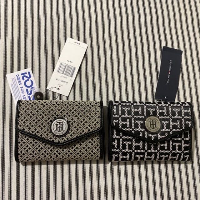 tommy hilfiger small wallet