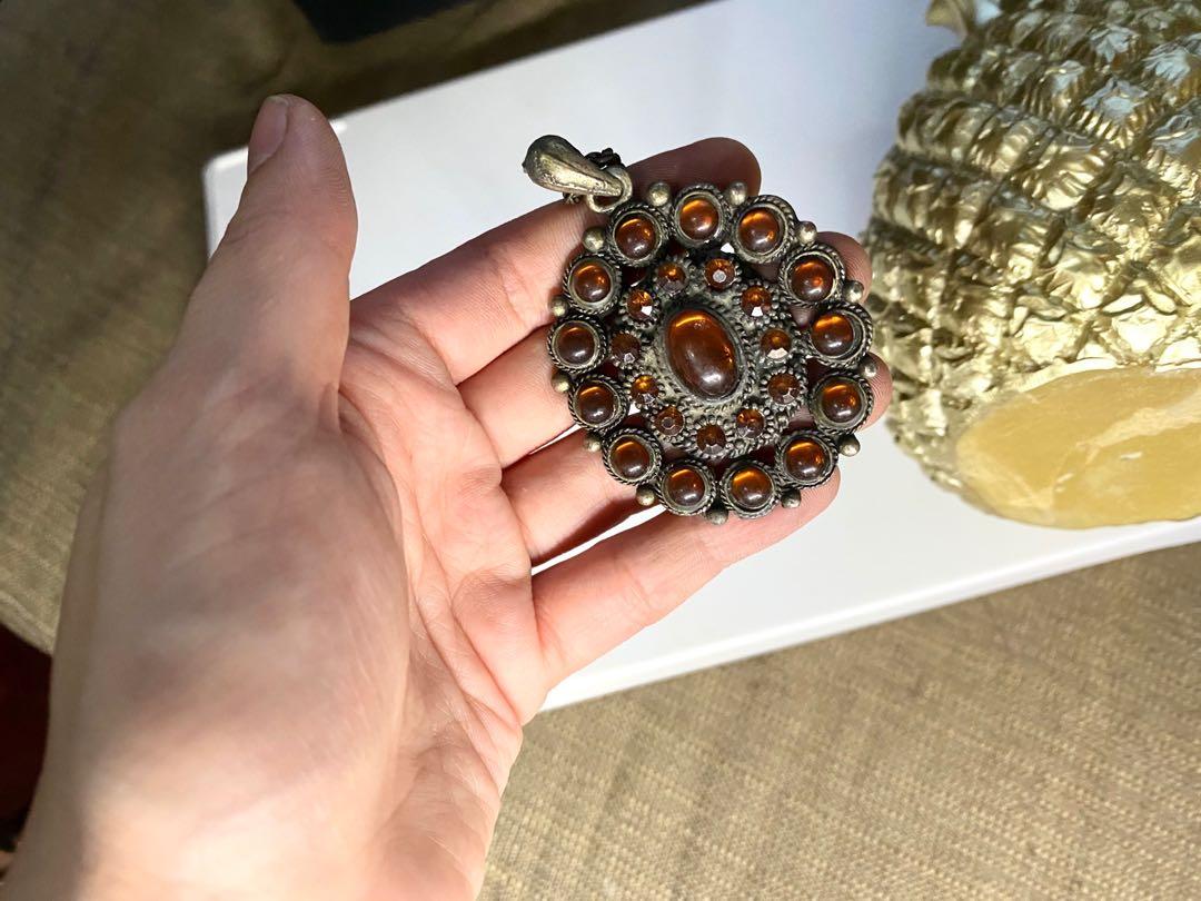 Vintage Look Medallion Necklace (Category: Necklaces) located in Muntinlupa City. Submitted by katfg (Listing ID 1036739132, Image 2). Description: .