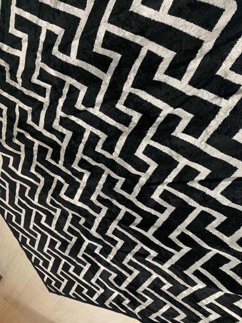ZigZag Pattern Carpet (Category: Carpets & Mats) located in Singapore. Submitted by ianay (Listing ID 1036817627, Image 1). Description: Used once only for Hari Raya - SIZE: 218cm x 156cm - Bought from Bazaar Geylang $80 - Reason for selling, Renovated my house, carpet don’t fit current home theme.