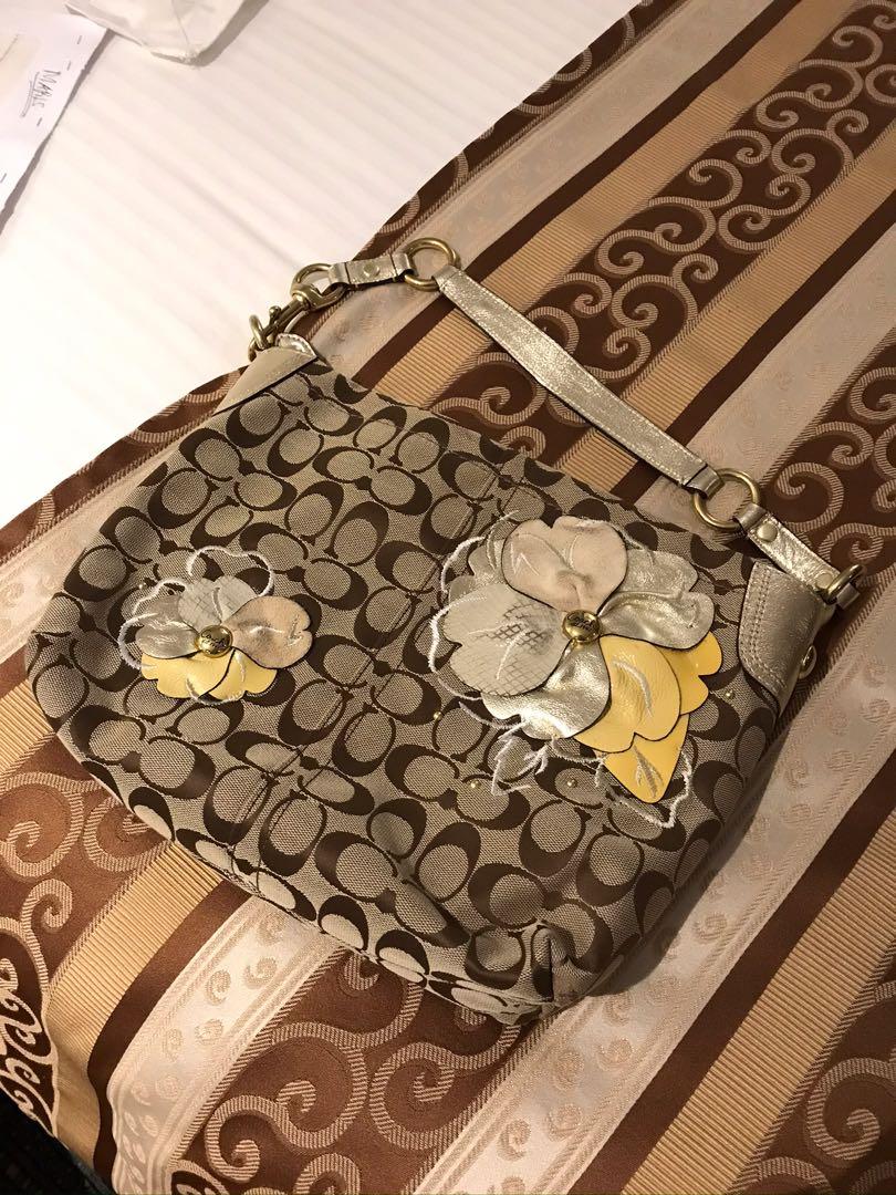 Coach Bags (Brand new) (Category: Luxury Bags & Wallets) located in Quezon City. Submitted by jvh13 (Listing ID 1036924849, Image 2). Description: Everything as a pack for 6k All items were never used.