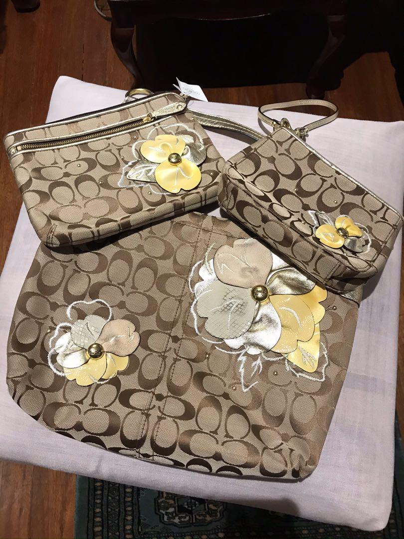 Coach Bags (Brand new) (Category: Luxury Bags & Wallets) located in Quezon City. Submitted by jvh13 (Listing ID 1036924849, Image 1). Description: Everything as a pack for 6k All items were never used.