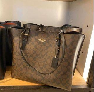 Coach Mollie Tote in Signature 

✅1665