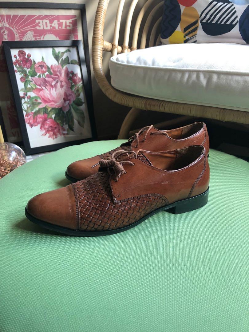 Cole Haan Leather Oxfords, Women's Fashion, Footwear, Loafers on Carousell