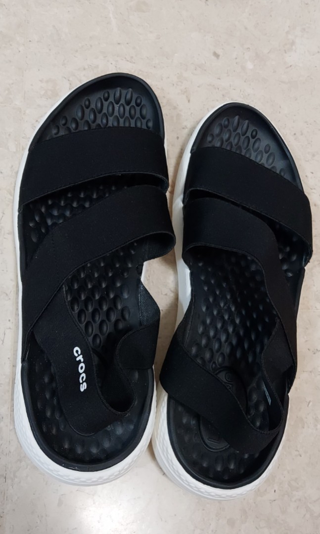 crocs rubber flip flops