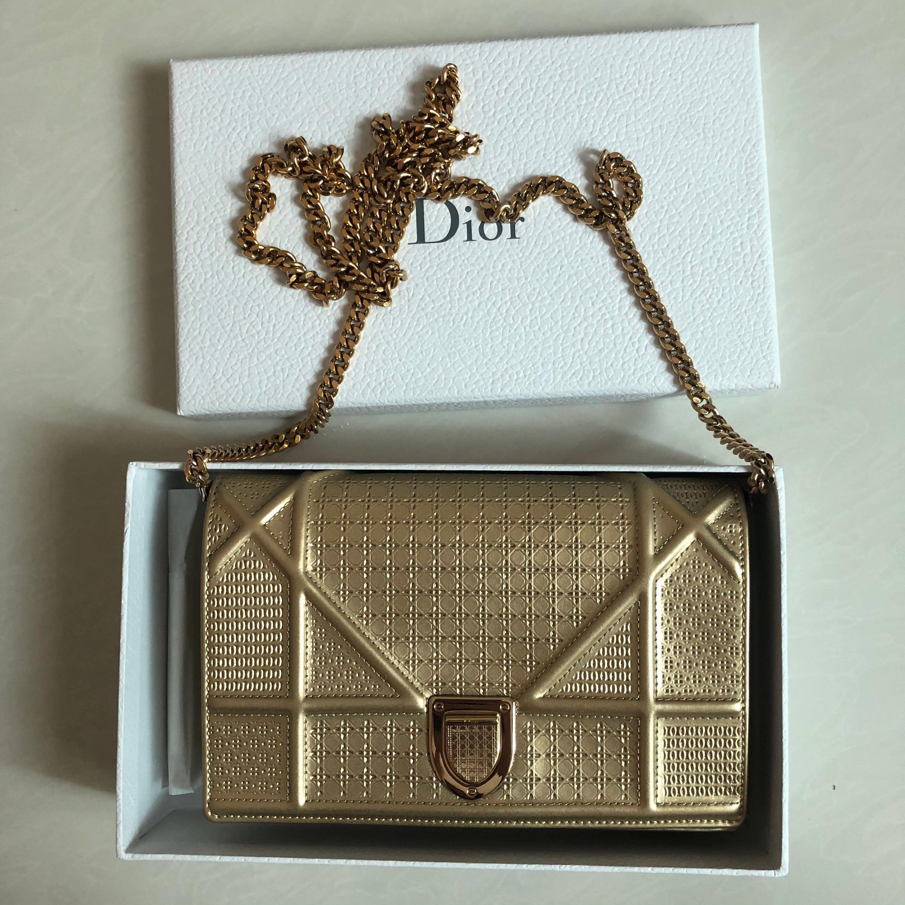 Diorama clutch deals price