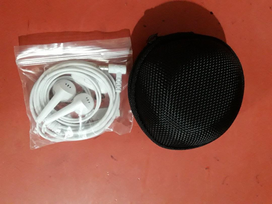 Earphone with case (Category: Earphones) located in Las Pinas. Submitted by jaziyah4 (Listing ID 1036915828, Image 1). Description: new..
