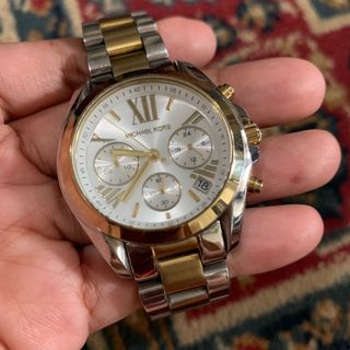 (Category: ) located in . Submitted by declutterboutique (Listing ID 1036863549, Image 1). Description: .