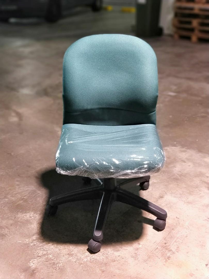 Hina Low Back Office Chair In Emerald Green Furniture Tables Chairs On Carousell