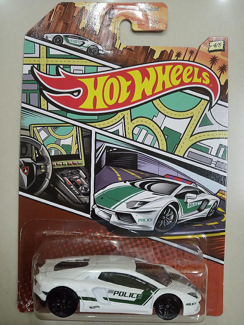 Hot Wheels 2020 HW Police 4 5 Lamborghini Aventador Coupe White