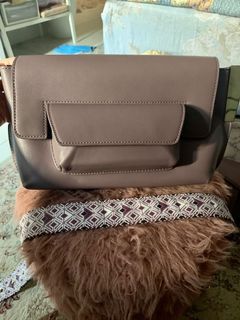(Category: ) located in . Submitted by n.wardrobe (Listing ID 1036850682, Image 1). Description: .
