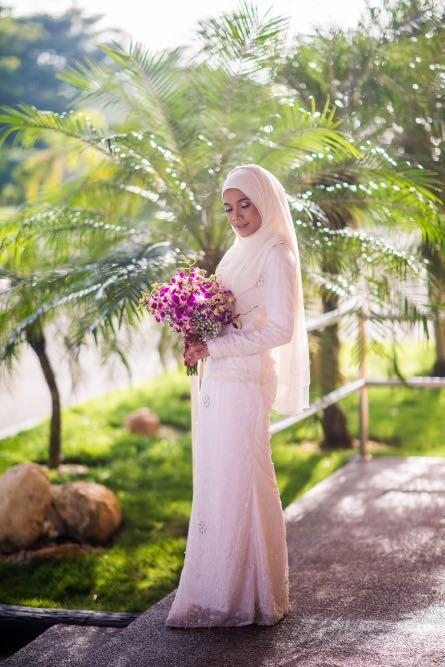 Off White Dress Engagement Tunang Nikah Raya