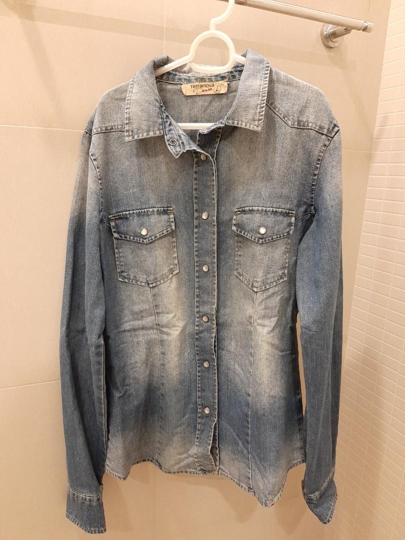 Terranova Denim Longsleeves Shirt (Category: Longsleeves) located in Bacolod City. Submitted by daniellemgm (Listing ID 1037021439, Image 1). Description: Tag says large but this would be a better fit for medium frames..