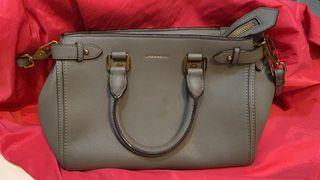 Urban&Co Grey Bag #slingbag #handbag #tasbranded #taswanit #tasmurah #taspreloved #urbannco #urban&co