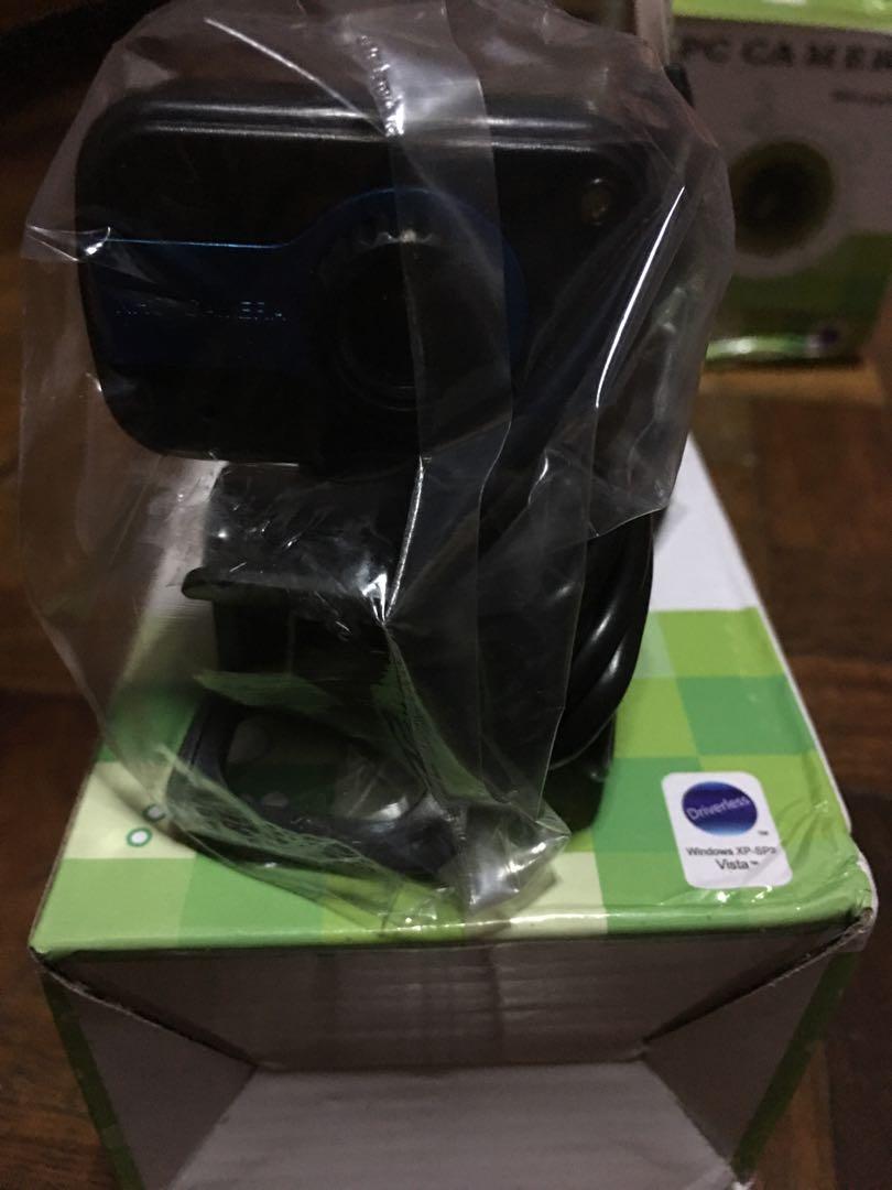 Webcam USB computer web camera for PC/Laptop/desktop (Category: Webcams) located in Manila. Submitted by dl_online_shop (Listing ID 1036995399, Image 2). Description: Features: Designed for both laptop and desktop. Manual focus adjustment, you can freely rotate the lens to adjust. Built-in microphone, you can hear the voice clearly in 10 meters. Up & down rotatable, left & right 360° rotating head,you can adjust the angle as you like. Can be stab