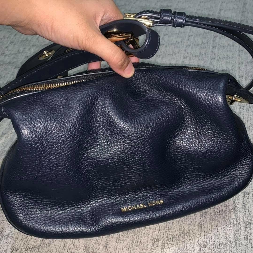 Michael kors barlow medium pebbled leather messenger on sale