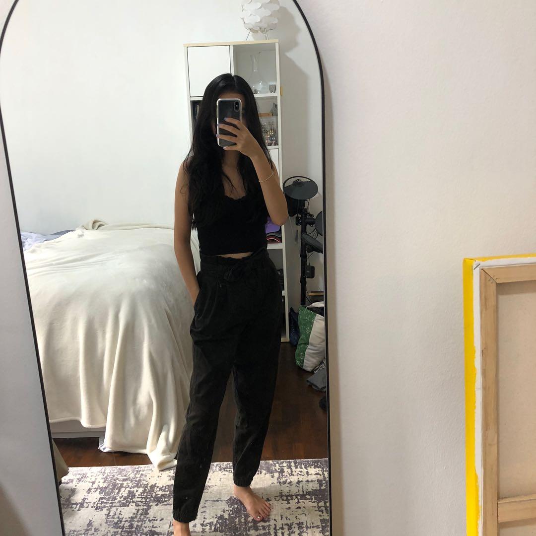 BNWT Zara dark camo paperbag trousers Women s Fashion Bottoms Other Bottoms on Carousell