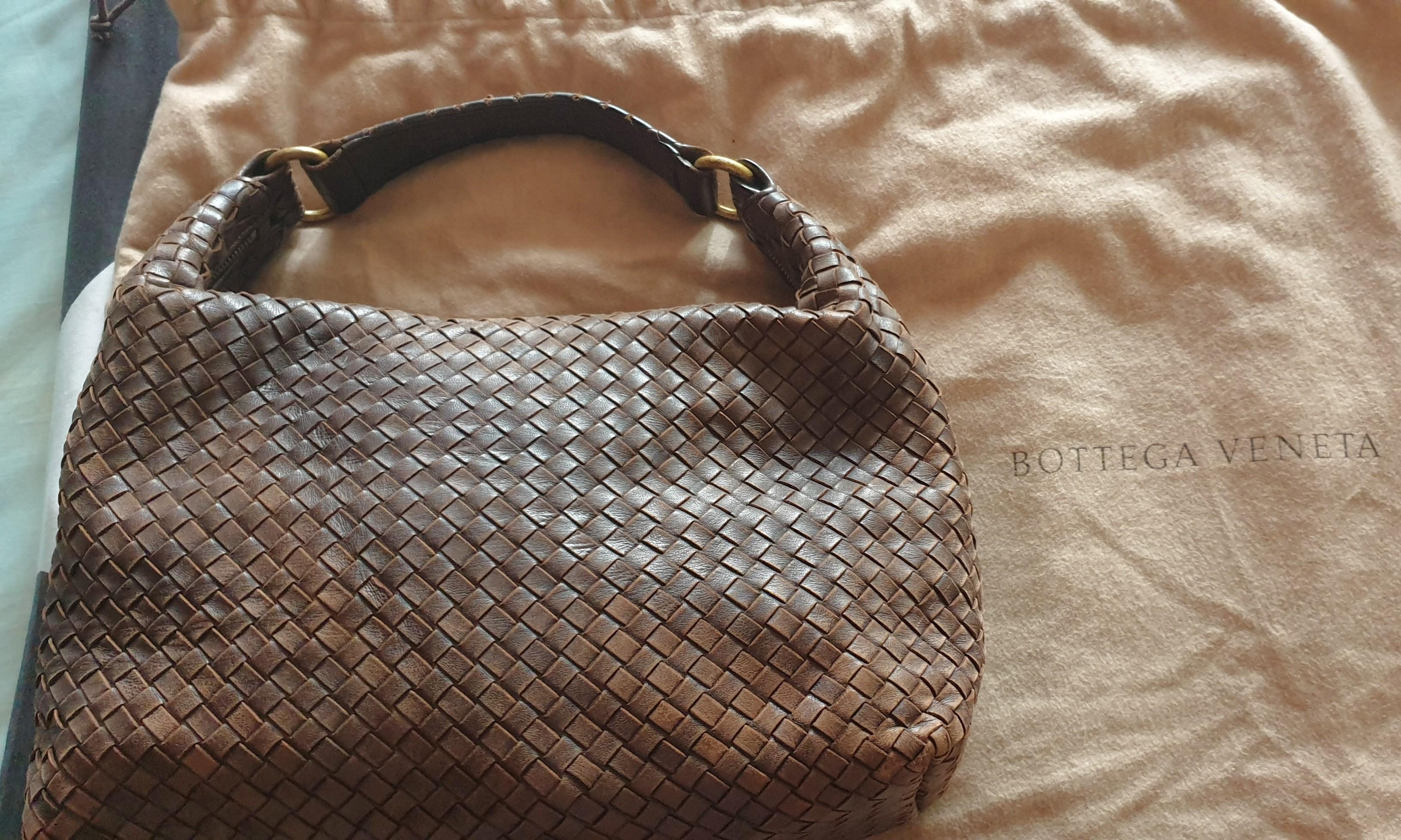 Bottega Veneta Intrecciato Shoulder Bag (Category: Bags & Wallets) located in Singapore. Submitted by superbova (Listing ID 1037042831, Image 1). Description: used but structurally sound. pls note discolouration in photos as well as damaged zip - zip still works but the handle is broken..