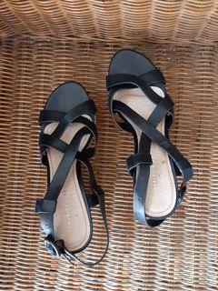CHARLES AND KEITH 37