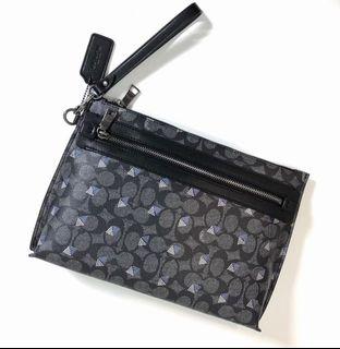Coach MEN CLUTCH IN SIGNATURE 

✅32172 ✅PROMO RM 350‼️