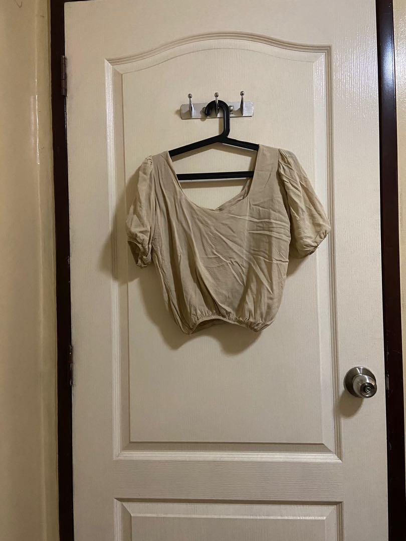 Cotton Puffed Sleeves Nude Color (Category: Longsleeves) located in Pasig City. Submitted by unit405 (Listing ID 1037082246, Image 3). Description: No flaws Signs of usage only .