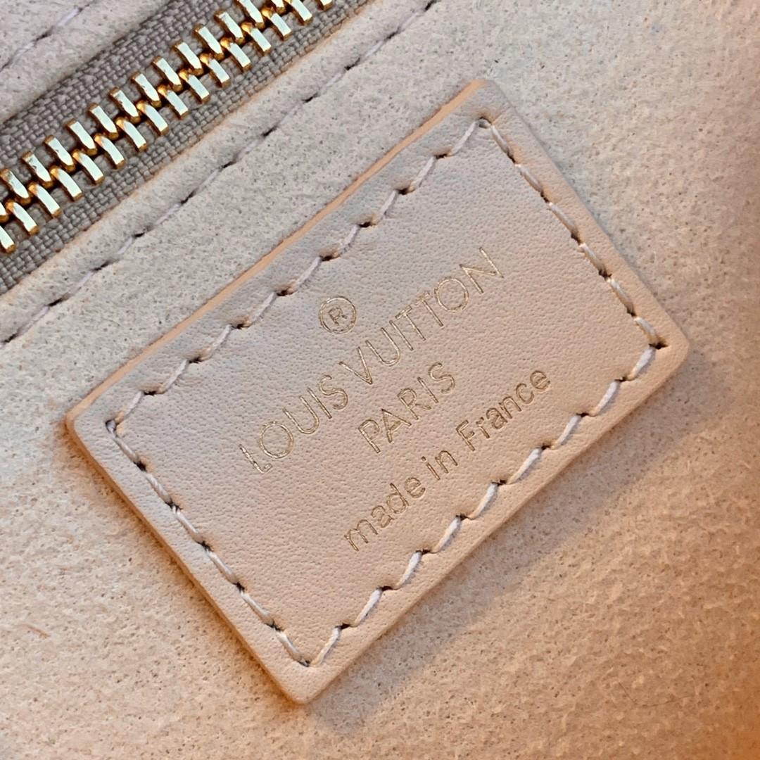 Louis Vuitton M45531 creamy white PETITE MALLE SOUPLE handbag