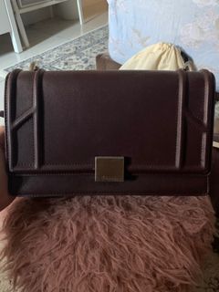 (Category: ) located in . Submitted by n.wardrobe (Listing ID 1037043010, Image 1). Description: .