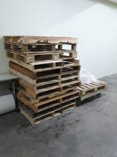 Wooden pallets self collect