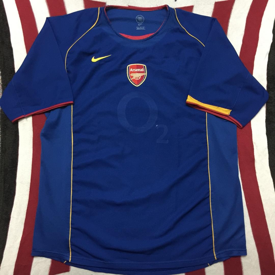 2004 05 Arsenal O2 Nike Jersey Men s Fashion Activewear on Carousell